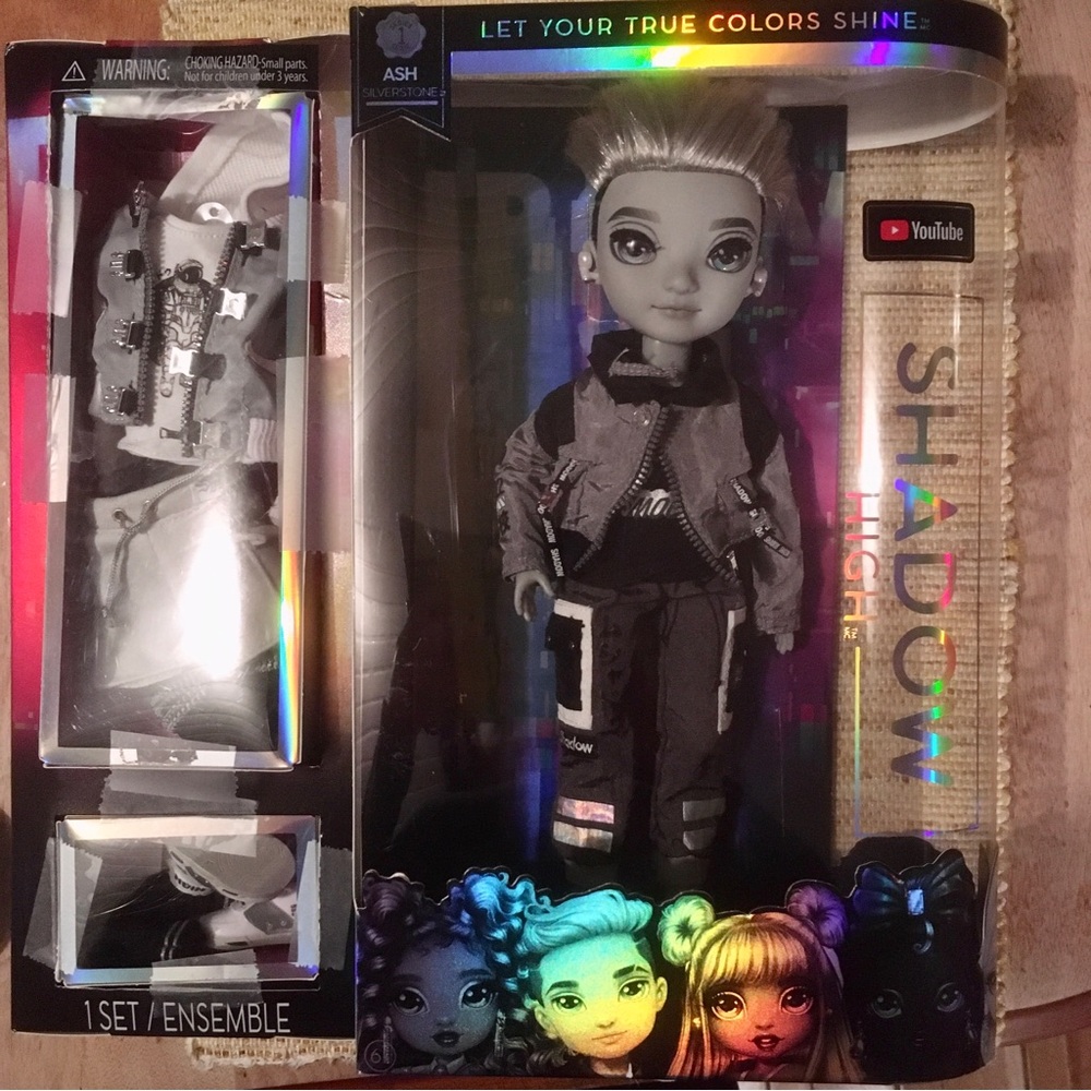 Shadow High Doll with Accessories and box